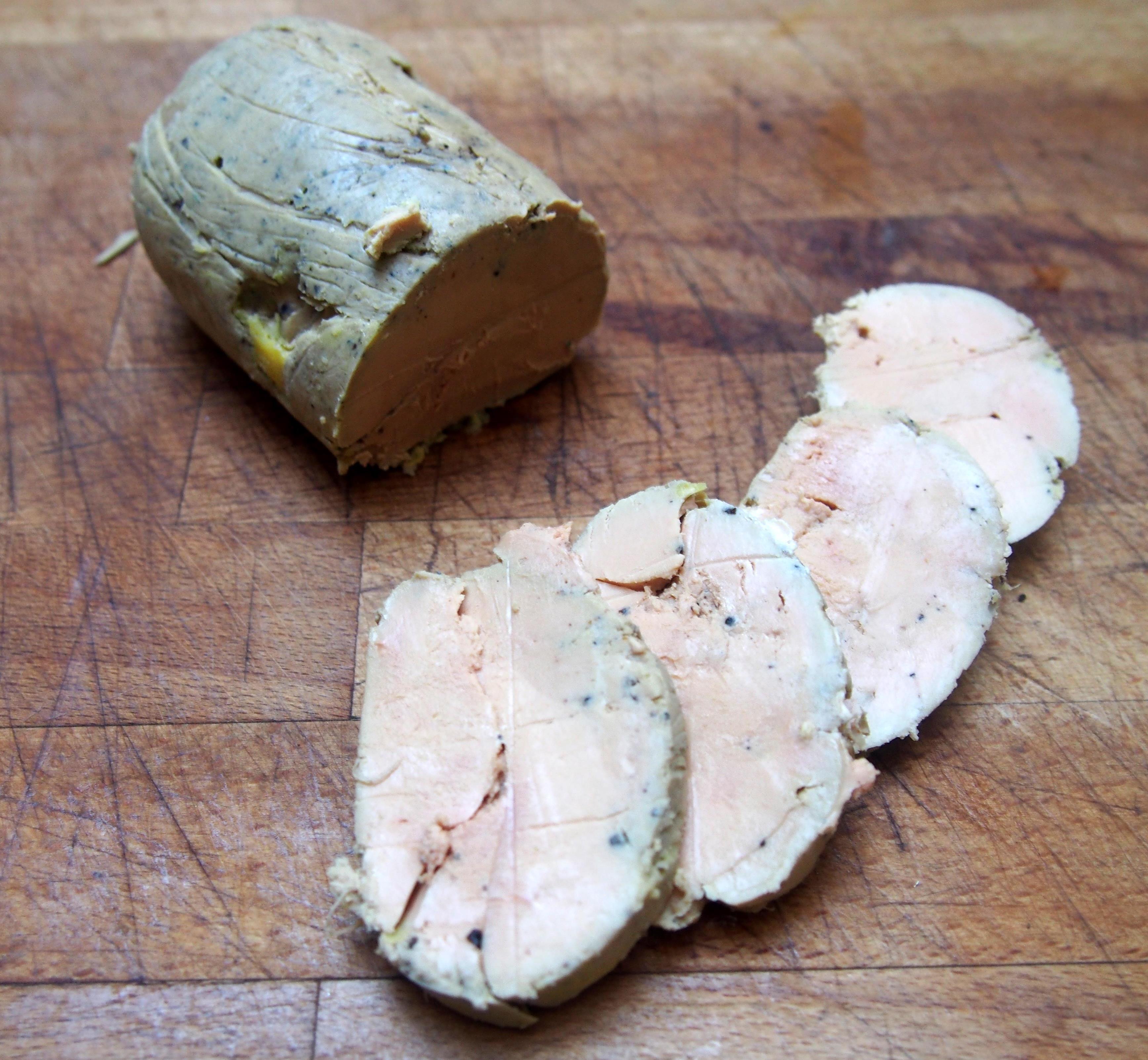 Foie gras maison poché, recette facile pour un foie gras divin